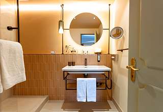 Junior Suite Schlafzimmer Sunstar Hotel Brissago