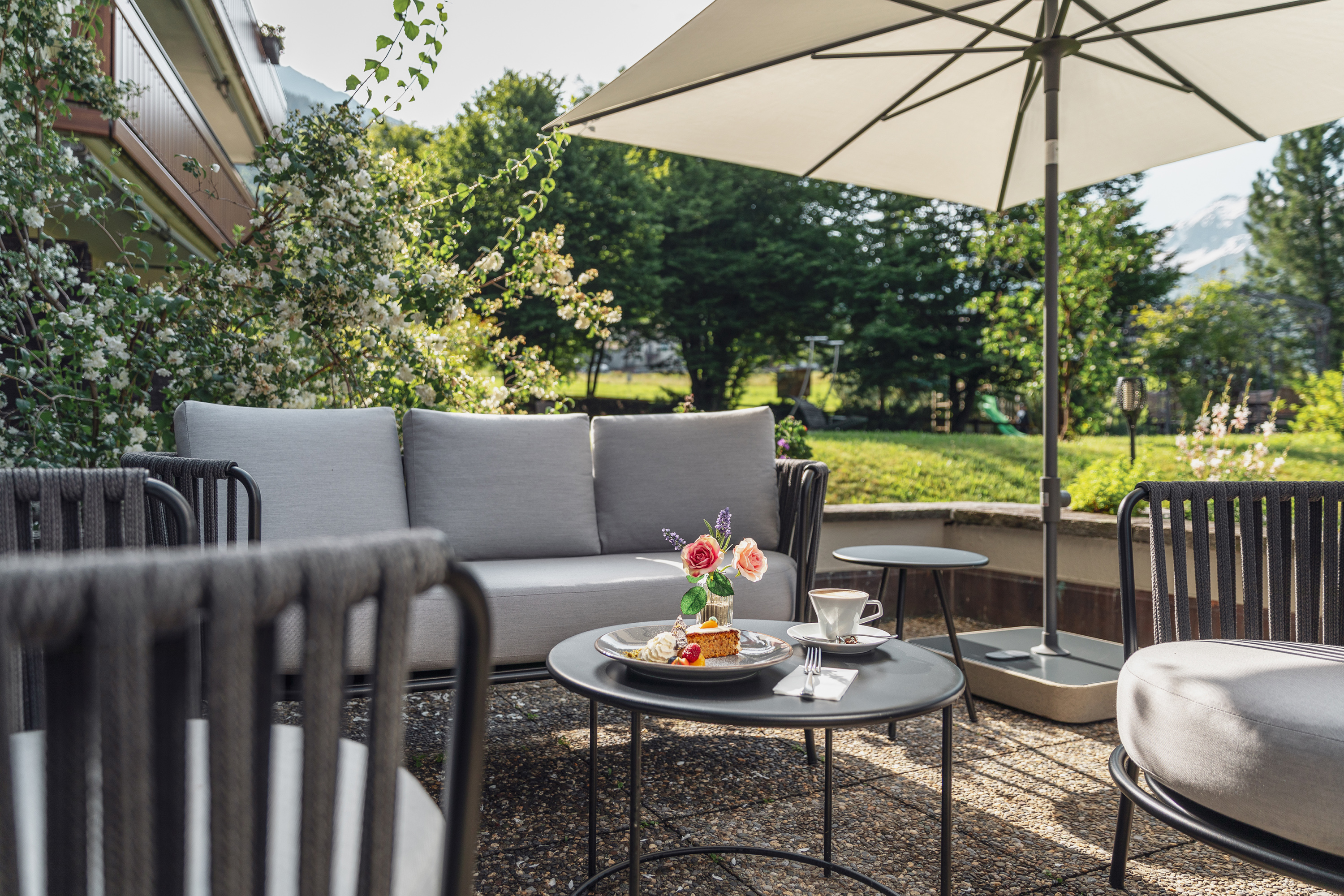 Terrasse mit Bergsicht - Sunstar Hotel Klosters
